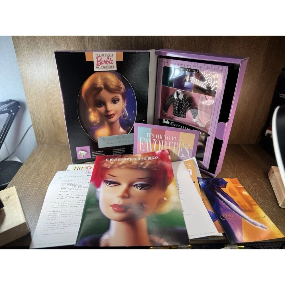NEW 1998 The OFFICIAL Barbie Collector's Club Welcome Kit Third Edition‎ Mattel